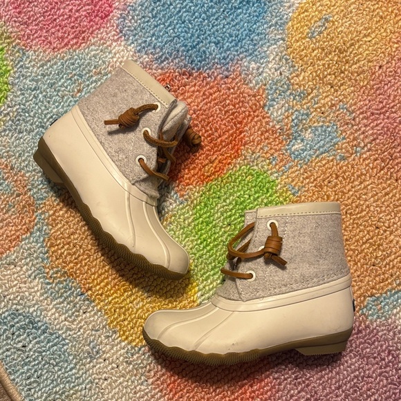 Sperry Kids Boots in Gray and White - Picture 3 of 7